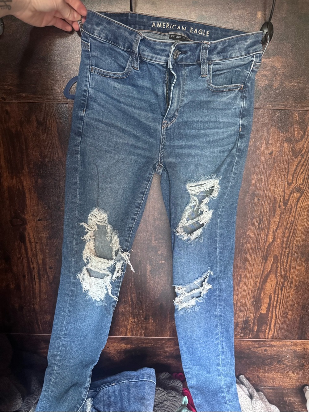 American Eagle Outfitters Women’s Distressed Mid Blue Ripped Jegging Jeans